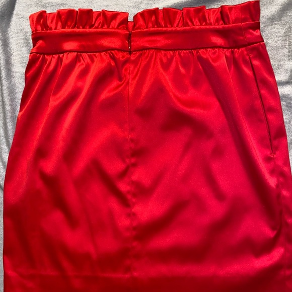 Express Red satin mini skirt size 6 with pockets - Picture 2 of 3